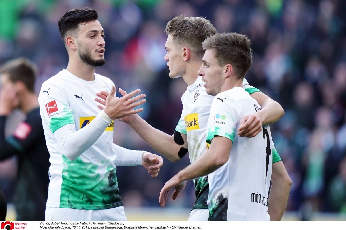 Borussia Mönchengladbach wint na heerlijk kijkstuk en staat opnieuw aan de leiding in de Bundesliga 