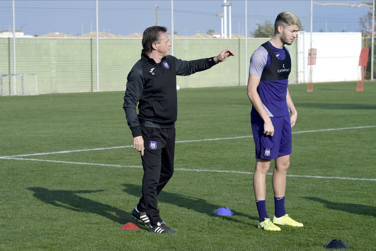 Anderlecht-youngster tekent voor hattrick in laatste wedstrijd waar Frank Vercauteren op de bank zat