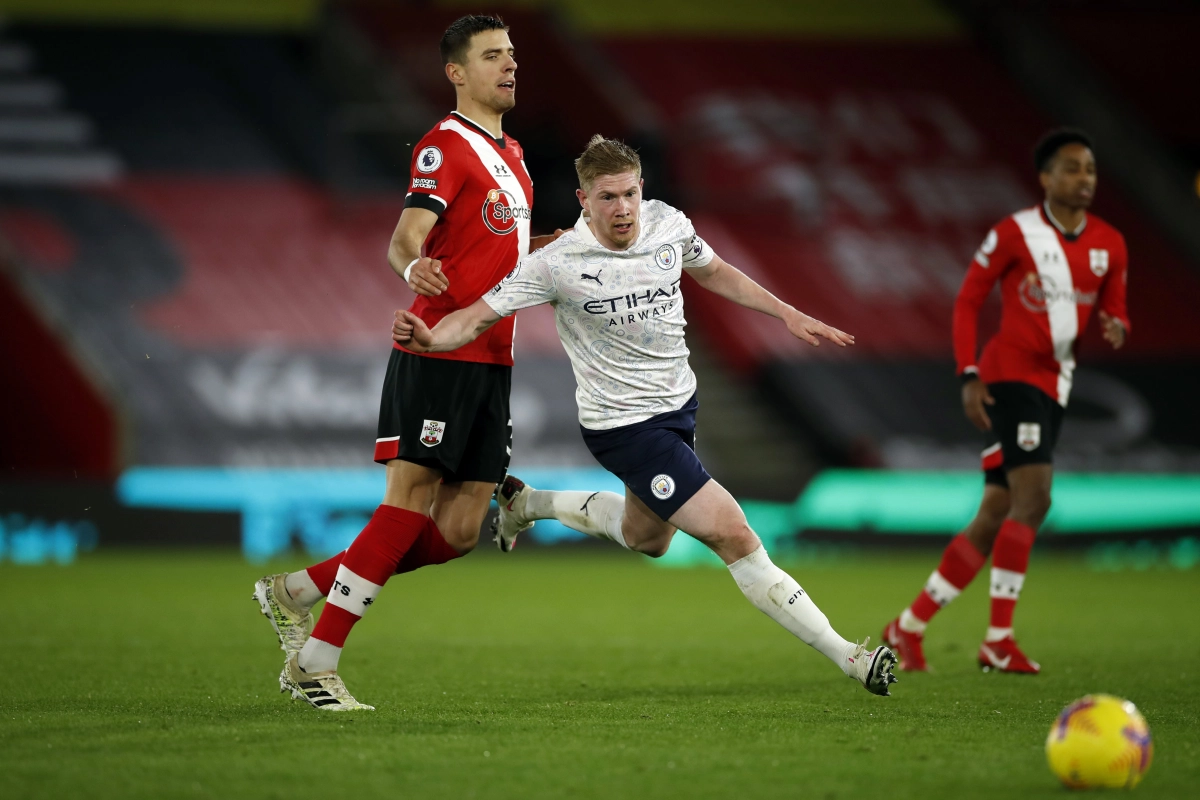 De Bruyne loodst met vermoedelijk 100ste assist voor City zijn team naar winst tegen nummer 3 uit Premier League