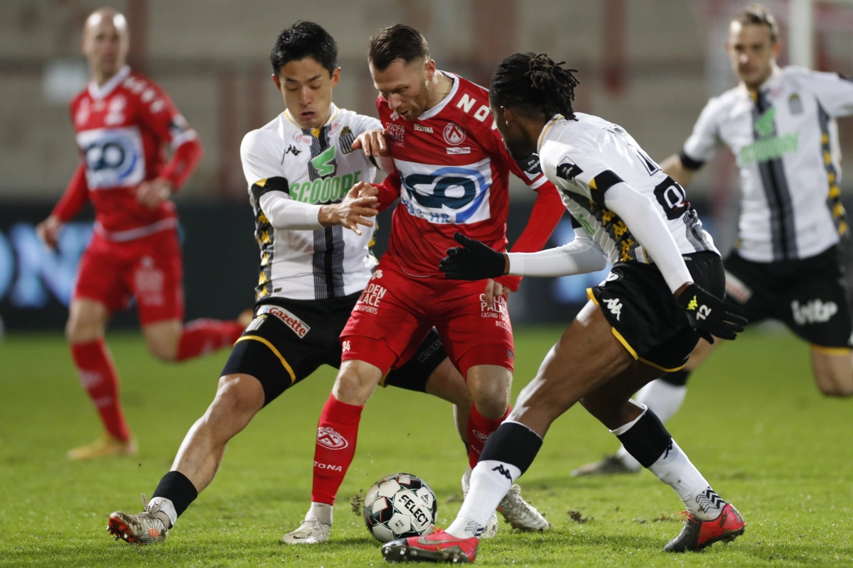 Kortrijk gunt trainer Vanderhaeghe geen verjaardagscadeau en gaat met 1-3 onderuit tegen Charleroi