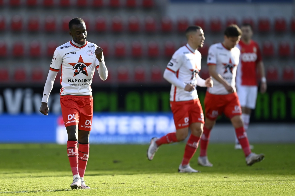 Zulte Waregem zakte met halve basisploeg af naar Anderlecht na coronabesmettingen, nog meer clubs zijn gewonnen voor idee van uitstel