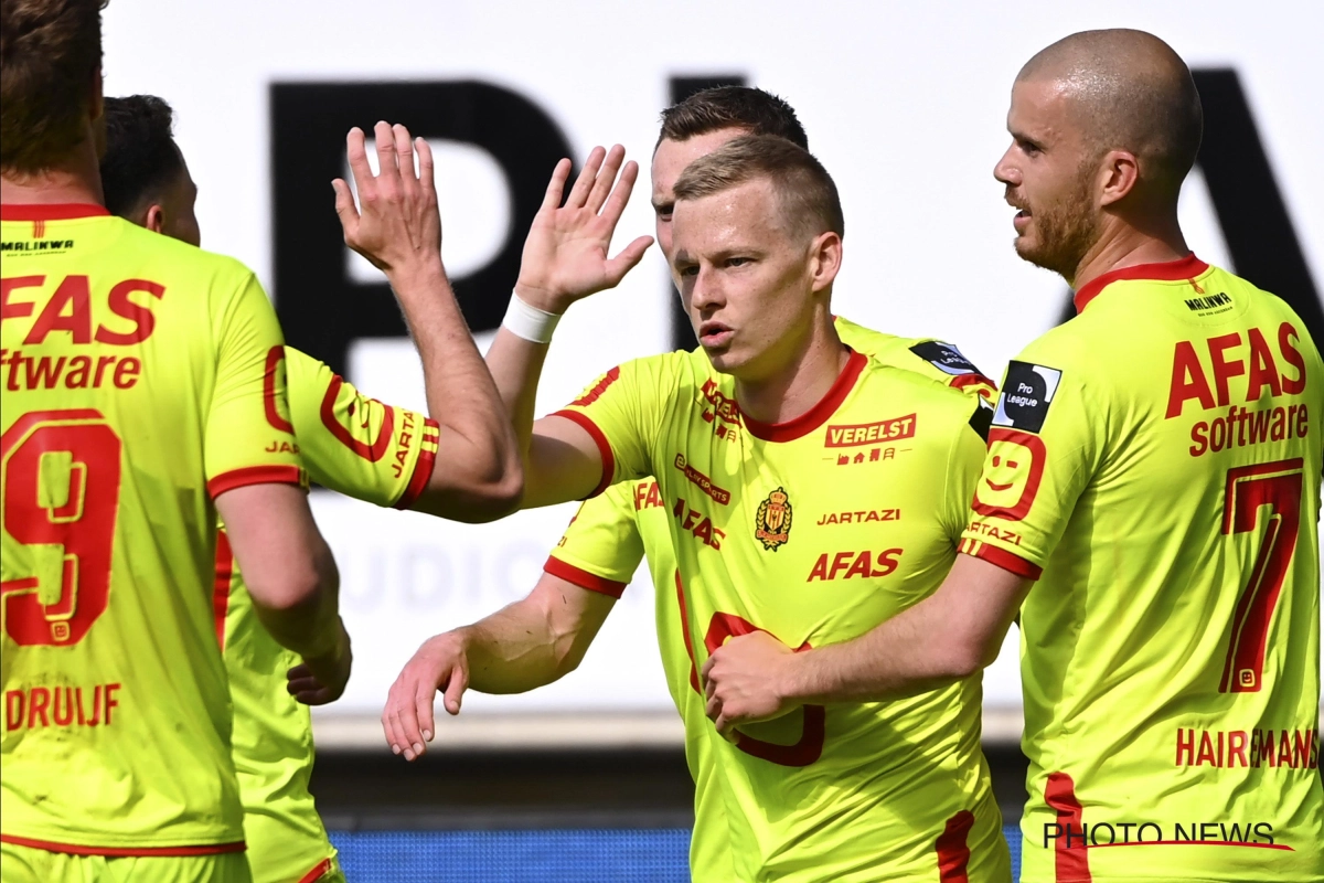 'KV Mechelen denkt al aan volgend seizoen en gaat onderhandelingen aan met vier spelers en twee clubs'