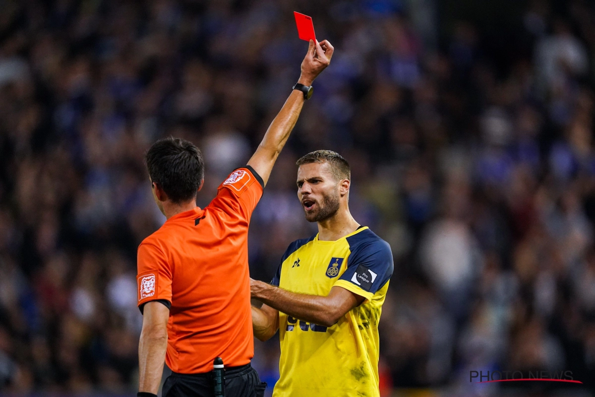 Opvallend: Bager krijgt geen schorsing na discutabele rode kaart tegen Racing Genk