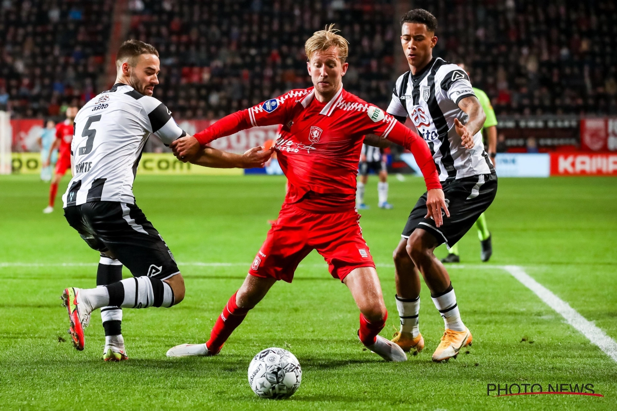 🎥 PSV wist driedubbele voorsprong en doelpunt van Vlap nog uit in topper tegen Twente