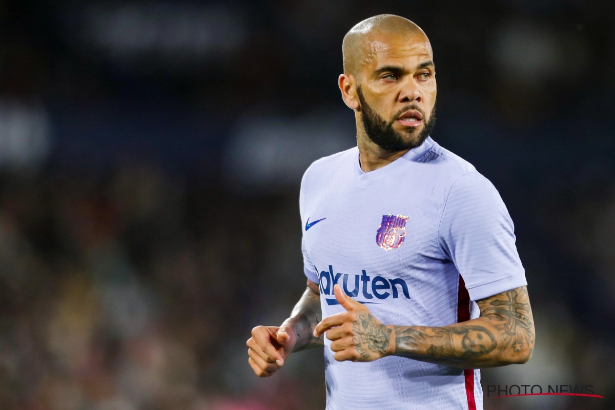 🎥 Dani Alves krijgt mooi eerbetoon bij FC Barcelona 