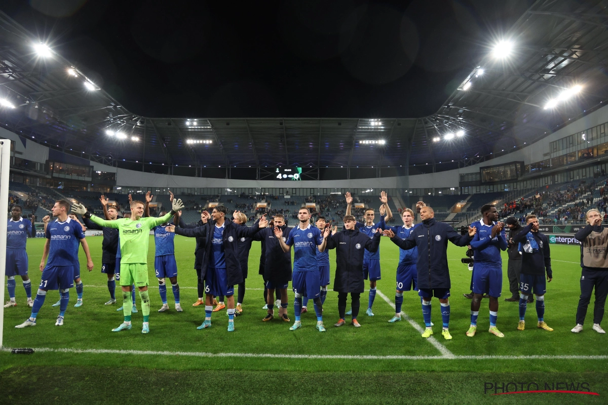 Supporters AA Gent komen met duidelijk spandoek richting Club Brugge na Europese zege: "Geen genade, geen excuses"