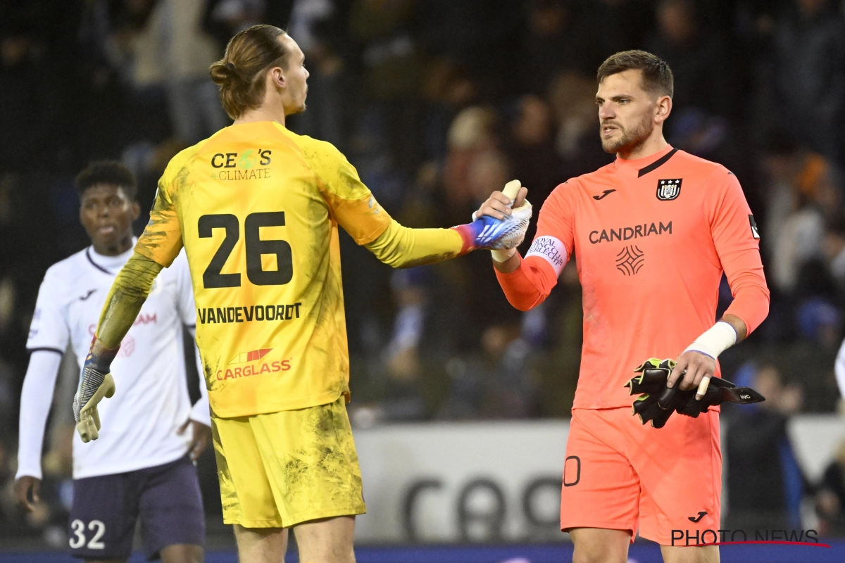 'Genk zet dan toch in op definitieve transfer van Van Crombrugge, maar Limburgers zetten Anderlecht onder druk om héél snel te beslissen'