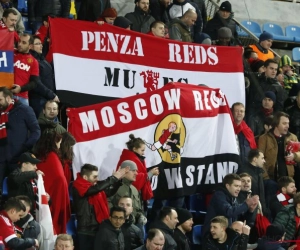 Protest in Manchester loopt uit de hand, supporters betreden het veld...