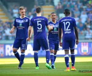 Zenuwen staan strak gespannen bij Anderlecht: slechts twee spelers reageren bij aankomst op het oefencomplex