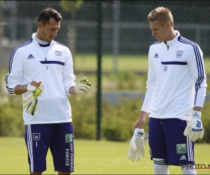 Belgische goalie slikt bittere pil: "Hier op de bank zitten is anders dan bij Anderlecht"