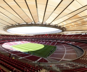 🎥 Derbykoorts in Madrid: Fans Atletico staan spelersbus op te wachten aan het stadion