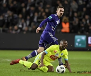 Anderlecht wint knokmatch op desastreus veld met één rake klap (zowat de enige die uitgedeeld werd)