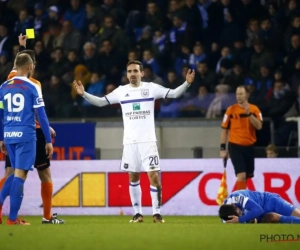 Ex-ref Gumienny vindt dat Anderlecht niet met 11 mocht voortspelen: "De elleboog die Kums uitdeelde verdiende altijd een rode kaart"