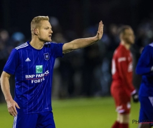 Terugkeer van Deschacht verraste de andere Anderlecht-spelers: "Er was ons niets gezegd, maar het is positief"