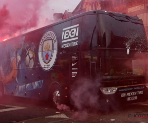 ? De vurige start van een rode avond: Spelersbus Manchester City zwaar beschadigd in Liverpool, politie opent onderzoek