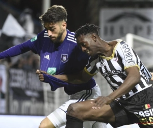 Nagelbijtende Coucke ziet Anderlecht hem zijn eerste zege geven... dankzij onterechte penalty