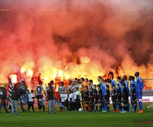 ? Charleroi-fans houden woord, protesteren met gefluit bij élke Genkse baltoets... en krijgen een penalty