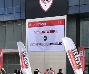 Ook aan stadion jent Antwerp de buren, die ook wel iets in petto hebben: 't is tegen Wilrijk dat ze spelen en "Eddy Wauters rijdt mee"