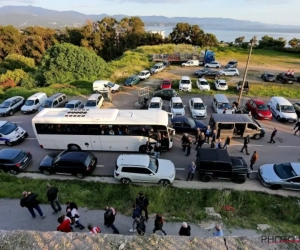 ? Match om promotie gaat al helemaal verkeerd voor hij begint: hooligans blokkeren spelersbus