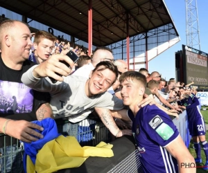 Saelemaekers nu al razend populair bij de Anderlecht-aanhang: "Het is grappig om&nbsp;fans die twee tot&nbsp;drie keer ouder zijn dan ik met mijn naam op hun shirt tegen te komen"