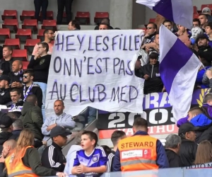 Anderlecht-fans revolteren met krachtige slogans: "Hey les filles, on n'est pas au Club Med"