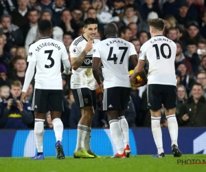 Mitrovic en een andere kemphaan van Fulham grijpen elkaar naar de keel tijdens een... yogasessie