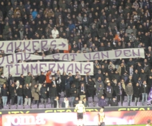 ? Beerschot Wilrijk krijgt verboden spandoek toch binnen: "Kakkers door het gat van den Timmermans" - KV Mechelen: "Wij zijn geen fusieclub!"