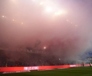 📷 Standard-spelers uitgewuifd met bengaals vuur door supporters