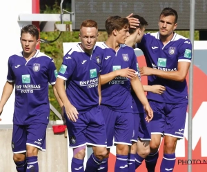 Simon Davies opent zijn rekening bij RSC Anderlecht met zege in sfeerrijke derby