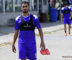 Tolk Tissoudali helpt ons een handje bij de voorstelling van Beerschot-aanwinst Reda Halaimia