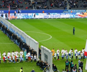 📷 Hertha Berlijn viert val de muur met wel erg opvallend tafereel tijdens opwarming voor doelpuntenfestival tegen Leipzig