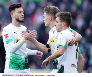 Borussia Mönchengladbach wint na heerlijk kijkstuk en staat opnieuw aan de leiding in de Bundesliga 