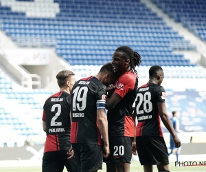 📷 Kussende Dedryck Boyata kop van jut op eerste dag hervatting Bundesliga