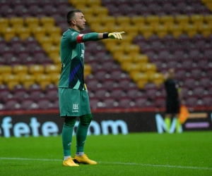 🎥 Gruwelijke beelden: Galatasaray-doelman Muslera schreeuwt het uit van de pijn in leeg stadion na beenbreuk