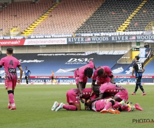 🎥 Charleroi-fans verzamelen buiten het stadion en gooien bommetjes en steken vuurwerk af