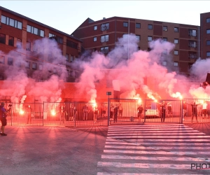 📷 Supporters Charleroi slagen er toch in om te vieren met de spelers