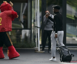 📷 Arsenal krijgt veel kritiek voor het ontslag van 'Gunnersaurus', ook Batshuayi deelt een prikje uit