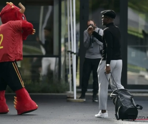 📷 Arsenal krijgt veel kritiek voor het ontslag van 'Gunnersaurus', ook Batshuayi deelt een prikje uit