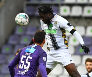 Speler van Charleroi houdt breuk over aan botsing met Brandon Mechele