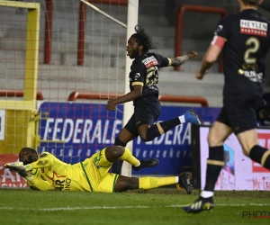 Mbokani loodst tienkoppig Antwerp naar tweede plek en play-off 1, Cercle is gered en juicht mee