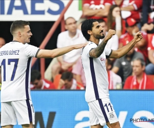 Anderlecht wint zout- en peperloze Clasico nadat Standard al na 6 minuten met 10 stond (en eindigde met 9)