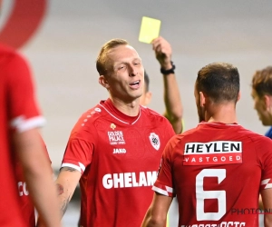 De Laet scoort zijn eerste, maar moet ook het veld af: "Da's den Bram hé. Hij probeert me al jaren rood te geven"