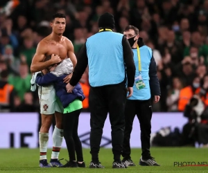 🎥 Schitterend beeld: Ronaldo geeft jonge veldbestormster shirt (al lijkt de Ierse doelman daar niet blij mee)