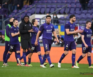 Anderlecht-speler verdedigt Kompany met vuur: "Vertel mij eens wat hij eraan kan doen dat we zoveel kansen nodig hebben?"