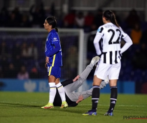 🎥 Veldbestormer krijgt een flinke beuk van Chelsea-speelster Sam Kerr