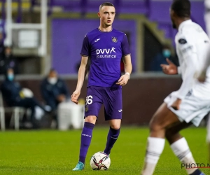 Verdediger gelinkt aan Anderlecht en Club Brugge, maar geen van beide gaat toehappen