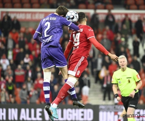 📷 Standard lacht met fikse knipoog in richting van Beerschot