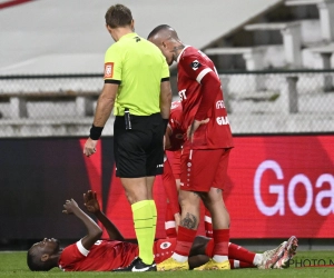 Aderlating voor Antwerp: Yusuf op draagberrie naar de kant.