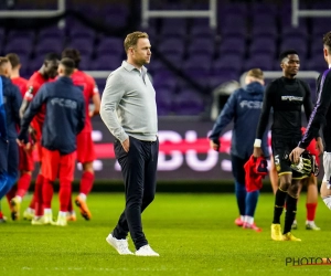 Opvallend: Veldman moet spelers Anderlecht weer het veld opsturen om fans te gaan groeten