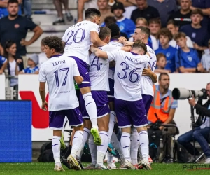 Anderlecht geeft jonge centrumspits eerste profcontract: "Met zijn lengte en technische kwaliteiten..."